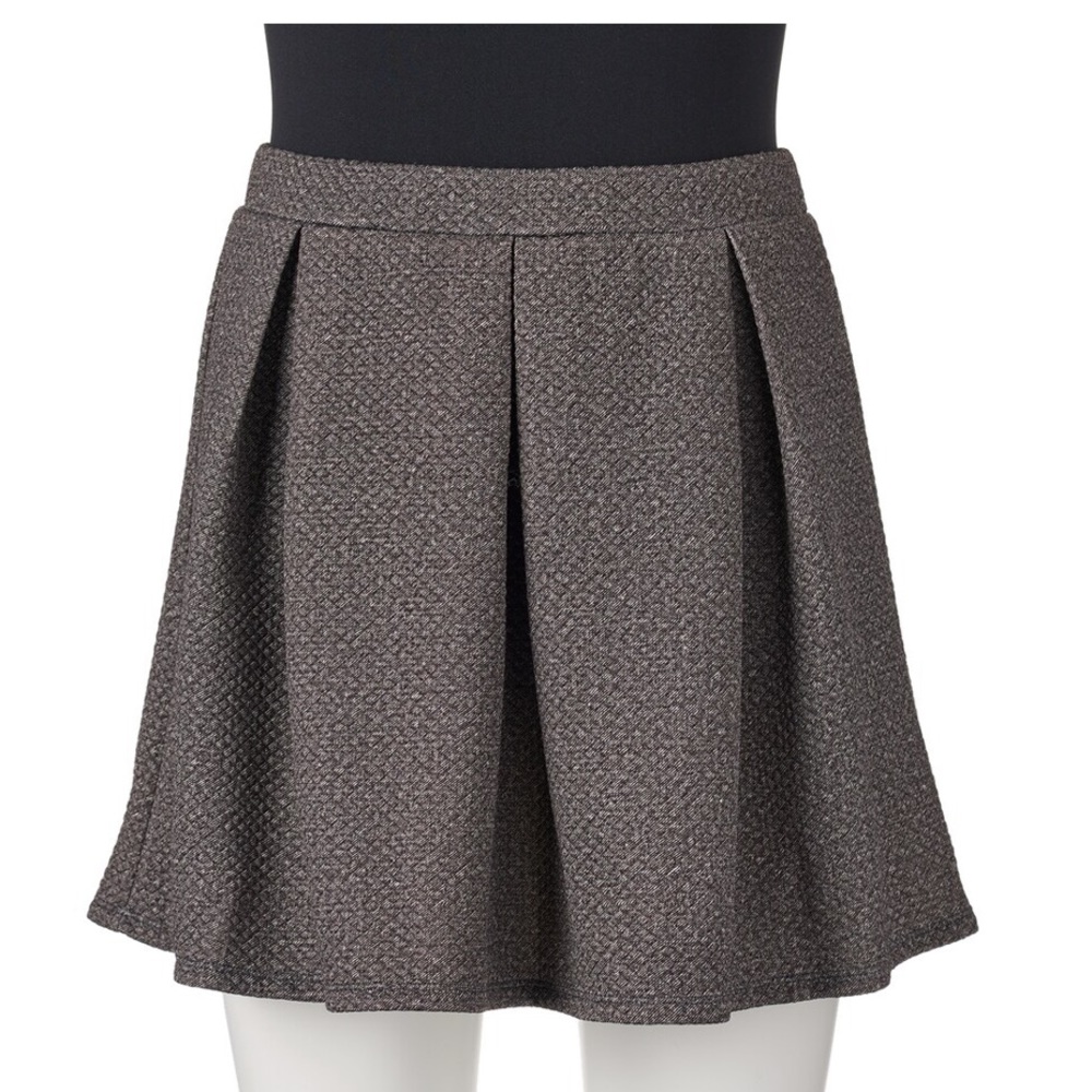 Joe B (by Joe Benbasset) Texturized Fabric A-Line Pleated Mini Skater Skirt ⬜️